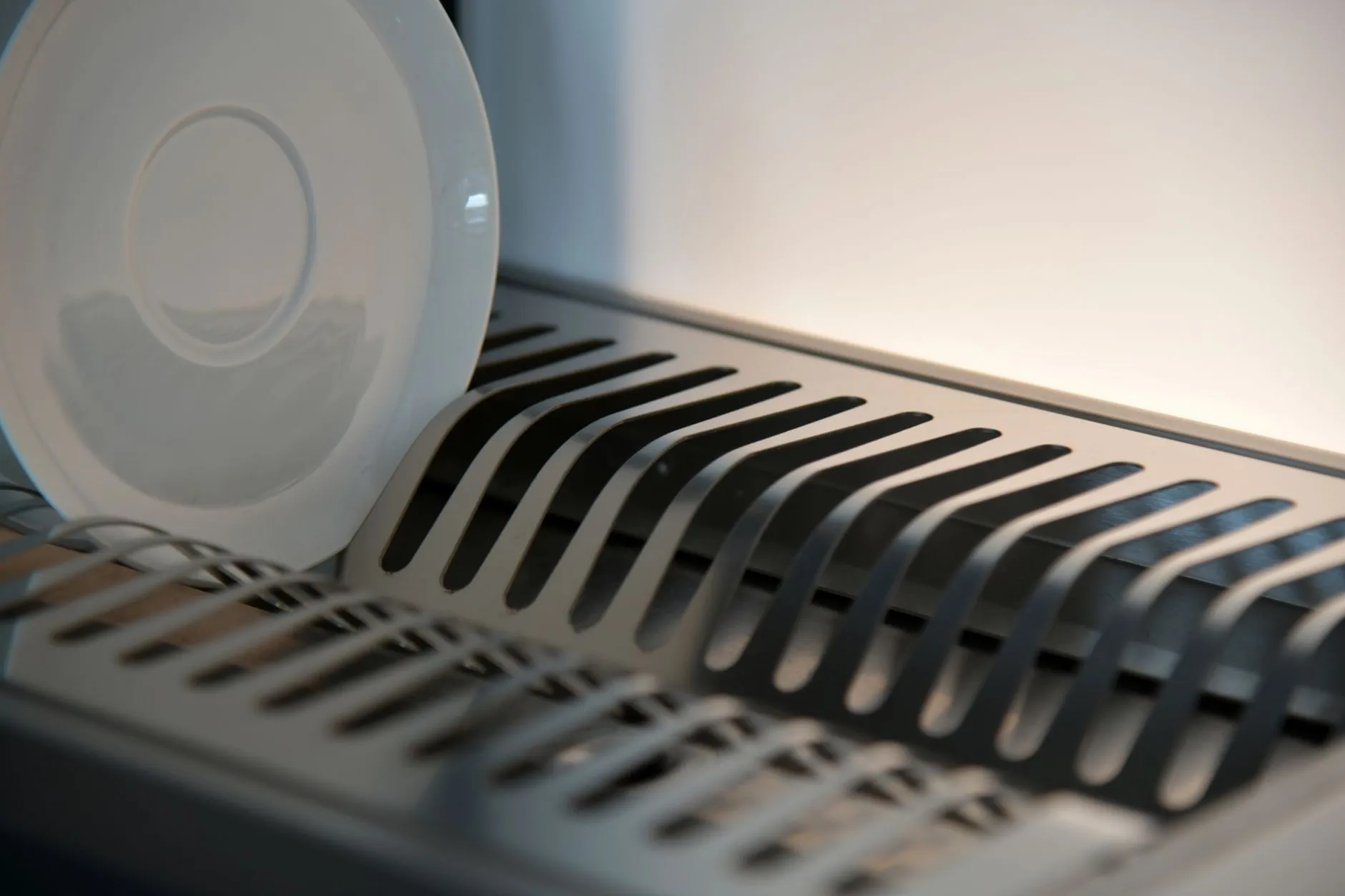 室内LED灯带安装工艺及常见光效问题解决方案