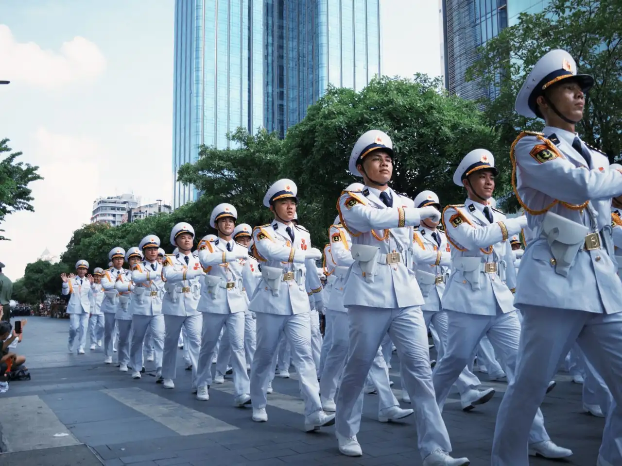 家居装修吸顶灯与灯带组合照明效果案例分享